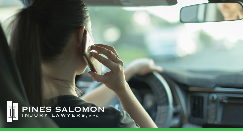 California's Driving Laws on Cell Phones, Talking & Texting