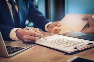 How to Deal with the Insurance Company After a Crash